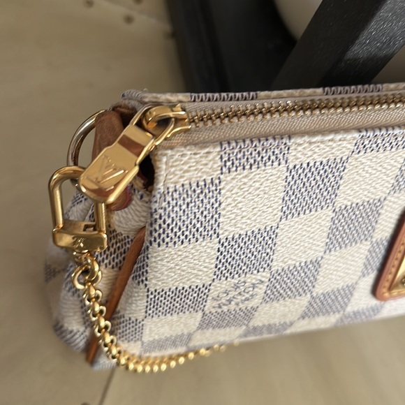 Louis Vuitton Damier Azur Eva 2 way clutch with shoulder strap - Picture 4 of 11